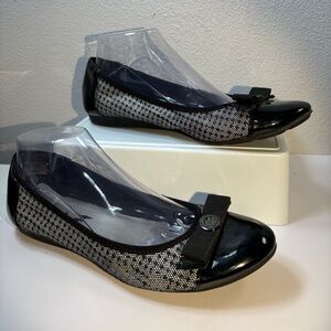 Anne Klein Black and White Flats size 9M